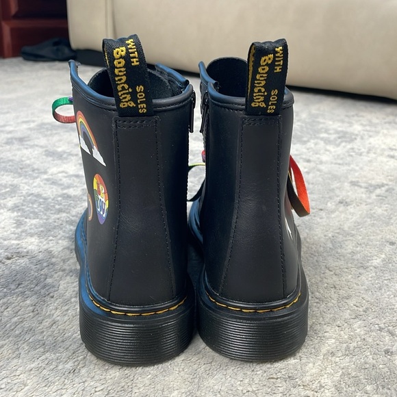 New Dr Martens 1460 Retro Rainbow Combat Boot Pride Black Multicolor Sz 5 - Picture 7 of 13